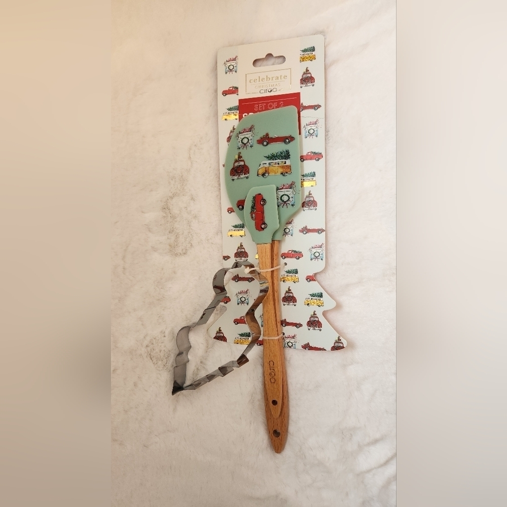 NEW Spatula set with cookie cutter